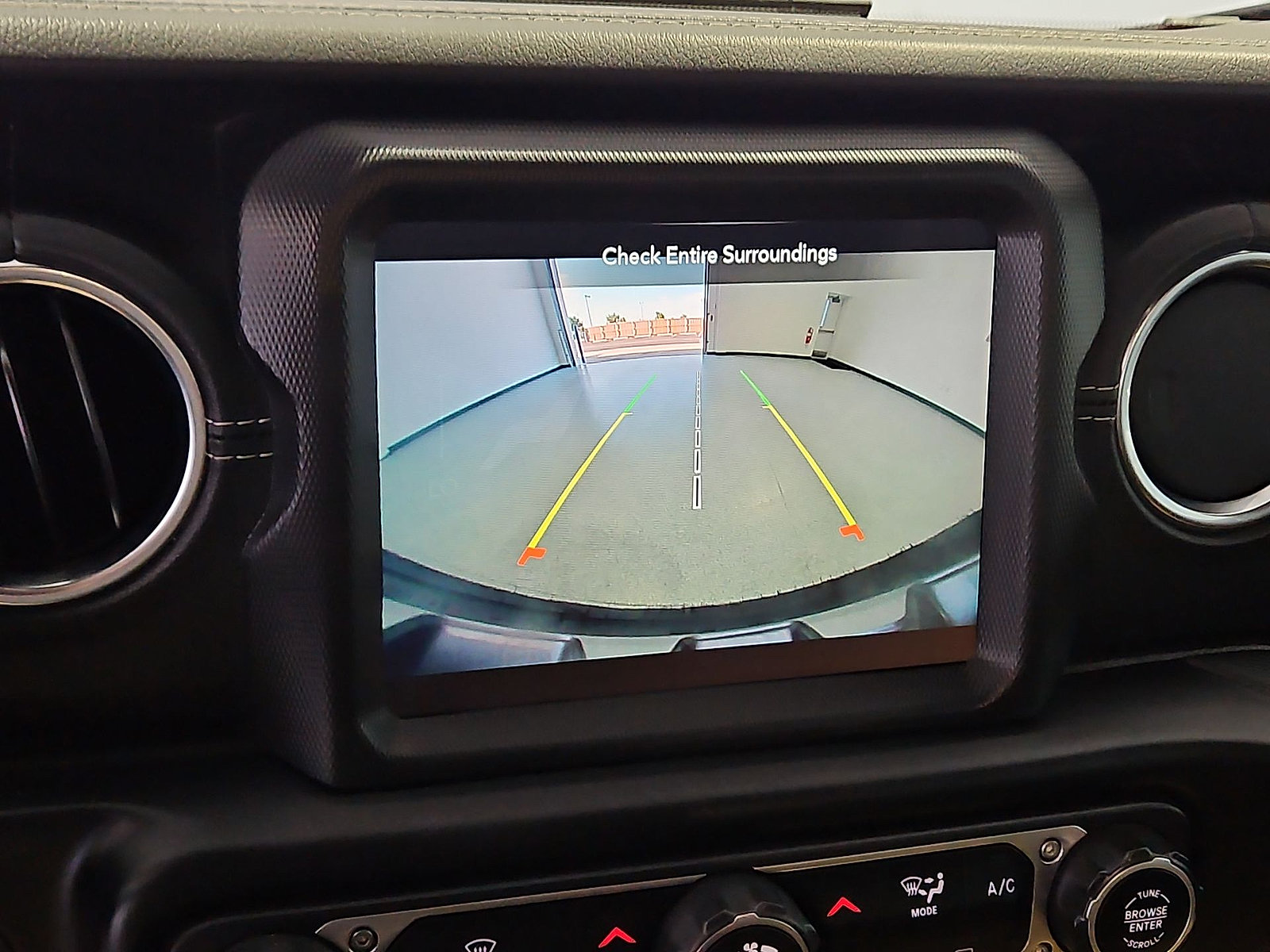 Used 2021 Jeep Wrangler Unlimited Sahara AWD/4WD image 18