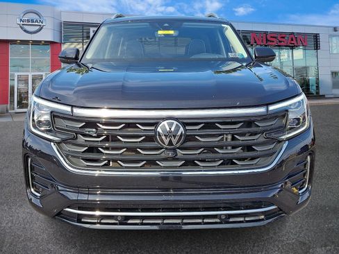 Used 2024 Volkswagen Atlas SEL Premium R-Line AWD/4WD image 2