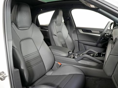 Certified 2026 Porsche Cayenne Coupe AWD/4WD image 37