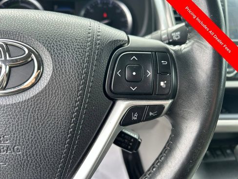 Used 2017 Toyota Highlander Limited AWD/4WD image 9