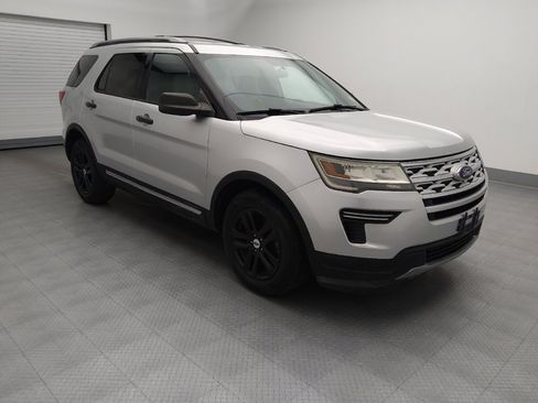 Used 2018 Ford Explorer XLT FWD image 11