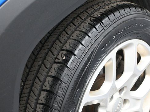 Used 2015 Jeep Renegade Latitude AWD/4WD image 12