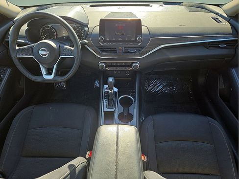 Used 2024 Nissan Altima 2.5 SV image 17