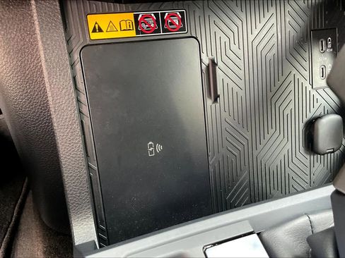 Used 2025 Toyota Tacoma Limited image 32