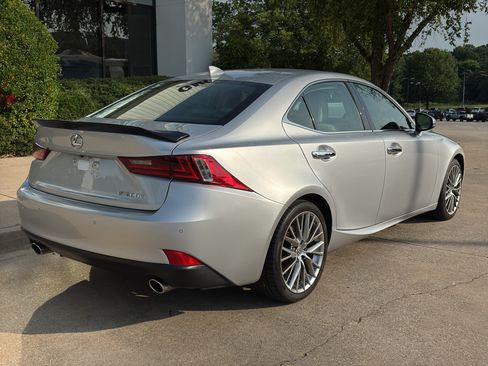 Used 2016 Lexus IS 200t RWD image 8