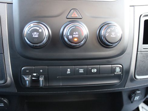 Used 2013 RAM 2500 Tradesman w/ Chrome Appearance Group image 27