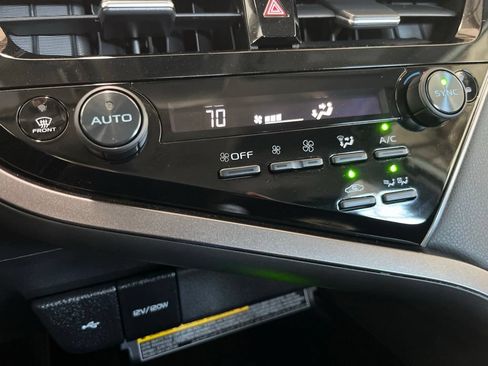 Used 2021 Toyota Camry XLE FWD image 14