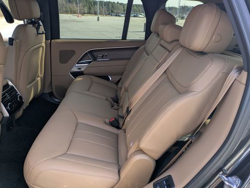 New 2026 Land Rover Range Rover Long Wheelbase SE image 26