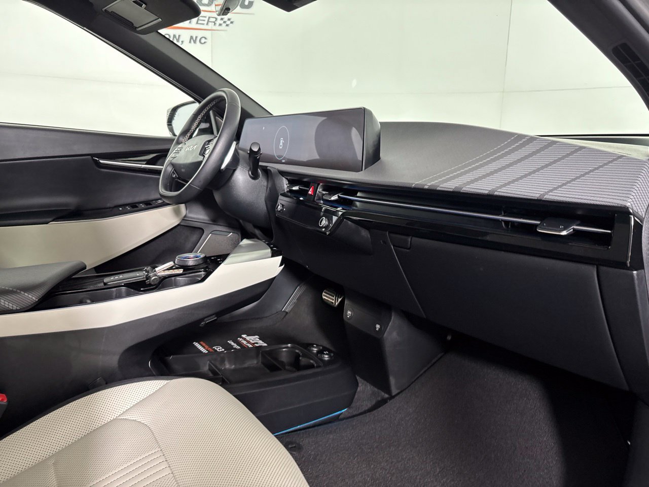 Used 2024 Kia EV6 GT-Line w/ GT-Line White Seat Package RWD image 30