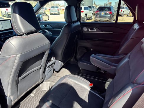 Used 2025 Ford Explorer ST AWD/4WD image 10