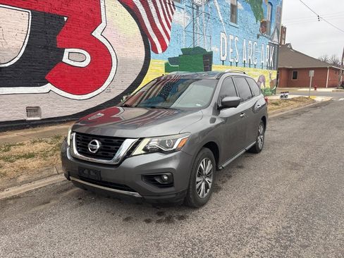 Used 2019 Nissan Pathfinder SL image 2