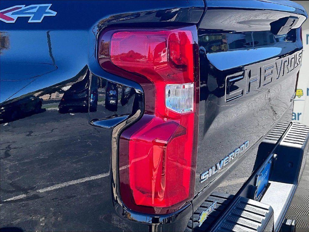 Used 2022 Chevrolet Silverado 1500 Custom AWD/4WD image 35