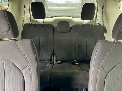 Used 2019 Chrysler Pacifica Touring Plus w/ Advanced Safetytec Group image 12