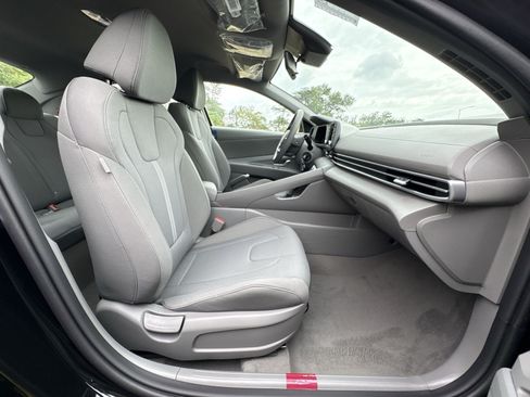 New 2026 Hyundai Elantra SE FWD image 28