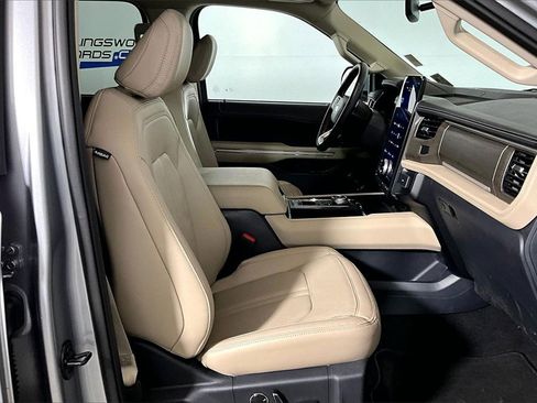 Used 2024 Ford Expedition Limited image 6