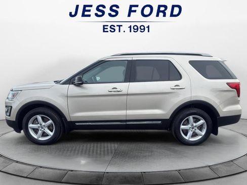 Used 2017 Ford Explorer XLT w/ Equipment Group 202A image 2