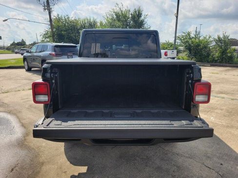 Used 2025 Jeep Gladiator Sport AWD/4WD image 7