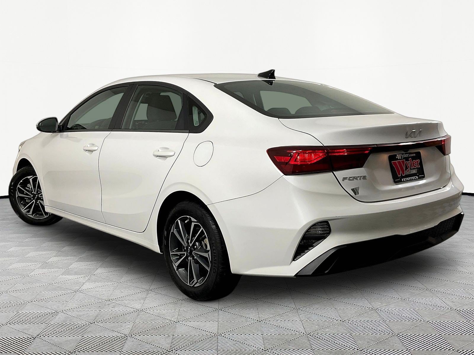 Used 2024 Kia Forte LXS w/ LXS Technology Package FWD image 4