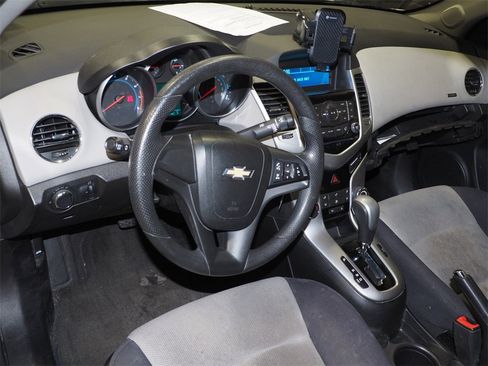 Used 2015 Chevrolet Cruze LS image 5