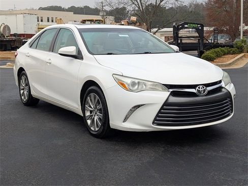 Used 2015 Toyota Camry image 1
