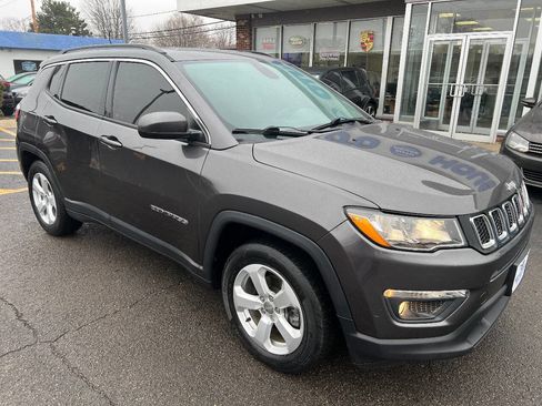 Used 2019 Jeep Compass Latitude w/ Popular Equipment Group image 4