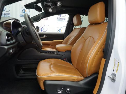 Used 2022 Chrysler Pacifica Pinnacle image 7