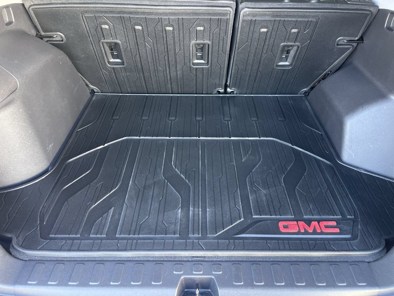 Used 2024 GMC Terrain SLT AWD/4WD image 39