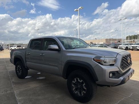 Used 2020 Toyota Tacoma TRD Off-Road w/ Technology Package image 5