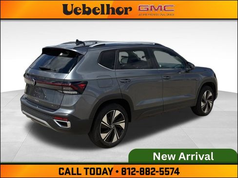 Used 2025 Volkswagen Taos SE AWD/4WD image 6