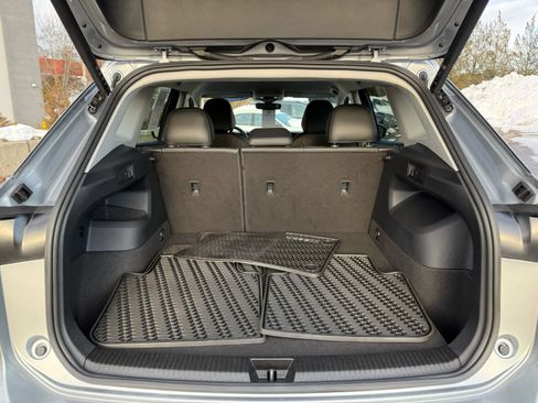 Certified 2025 Volkswagen Tiguan SE image 13