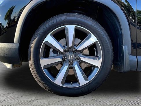 Used 2025 Honda Pilot Touring image 25