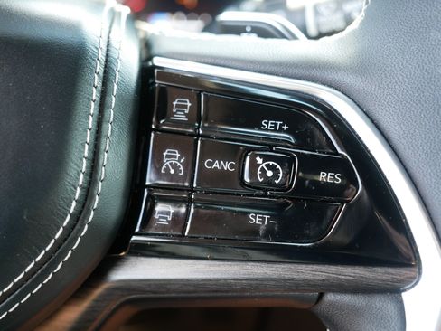 Used 2023 Jeep Grand Cherokee Overland w/ Luxury Tech Group IV AWD/4WD image 29