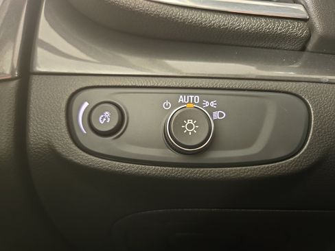 Used 2022 Buick Encore Preferred AWD/4WD image 23