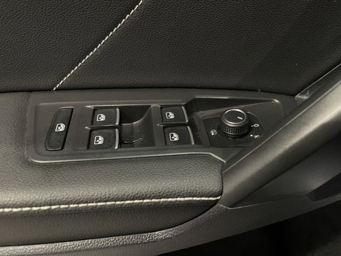 Used 2023 Volkswagen Tiguan SE R-Line AWD/4WD image 11