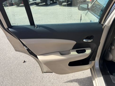 Used 2013 Chrysler 200 Limited FWD image 18