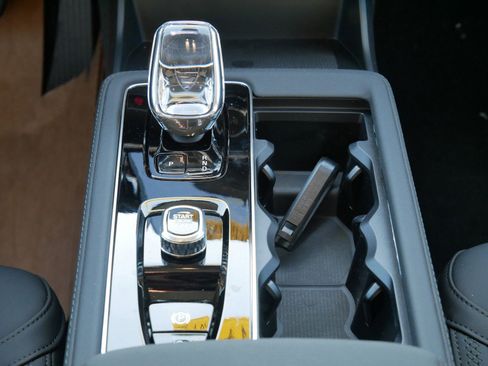 New 2026 Volvo XC90 B6 Core image 8