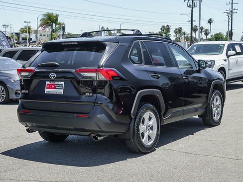 Used 2020 Toyota RAV4 XLE w/ Carpet Mat Package FWD image 4