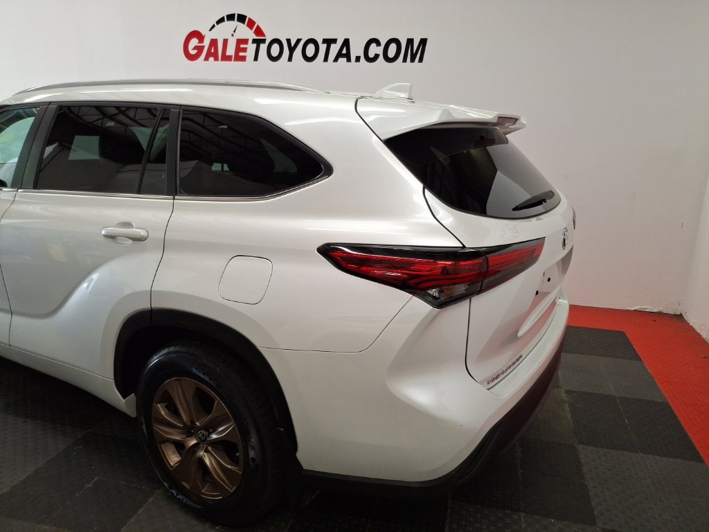 Used 2023 Toyota Highlander Bronze Edition AWD/4WD image 7
