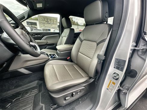 New 2026 Chevrolet Colorado ZR2 w/ Technology Package image 18