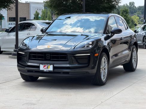 Used 2023 Porsche Macan AWD/4WD image 11