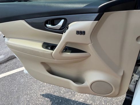 Used 2020 Nissan Rogue SV w/ Premium Package FWD image 14