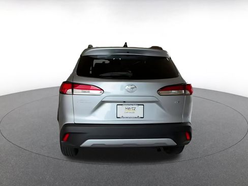 Used 2025 Toyota Corolla Cross LE image 12