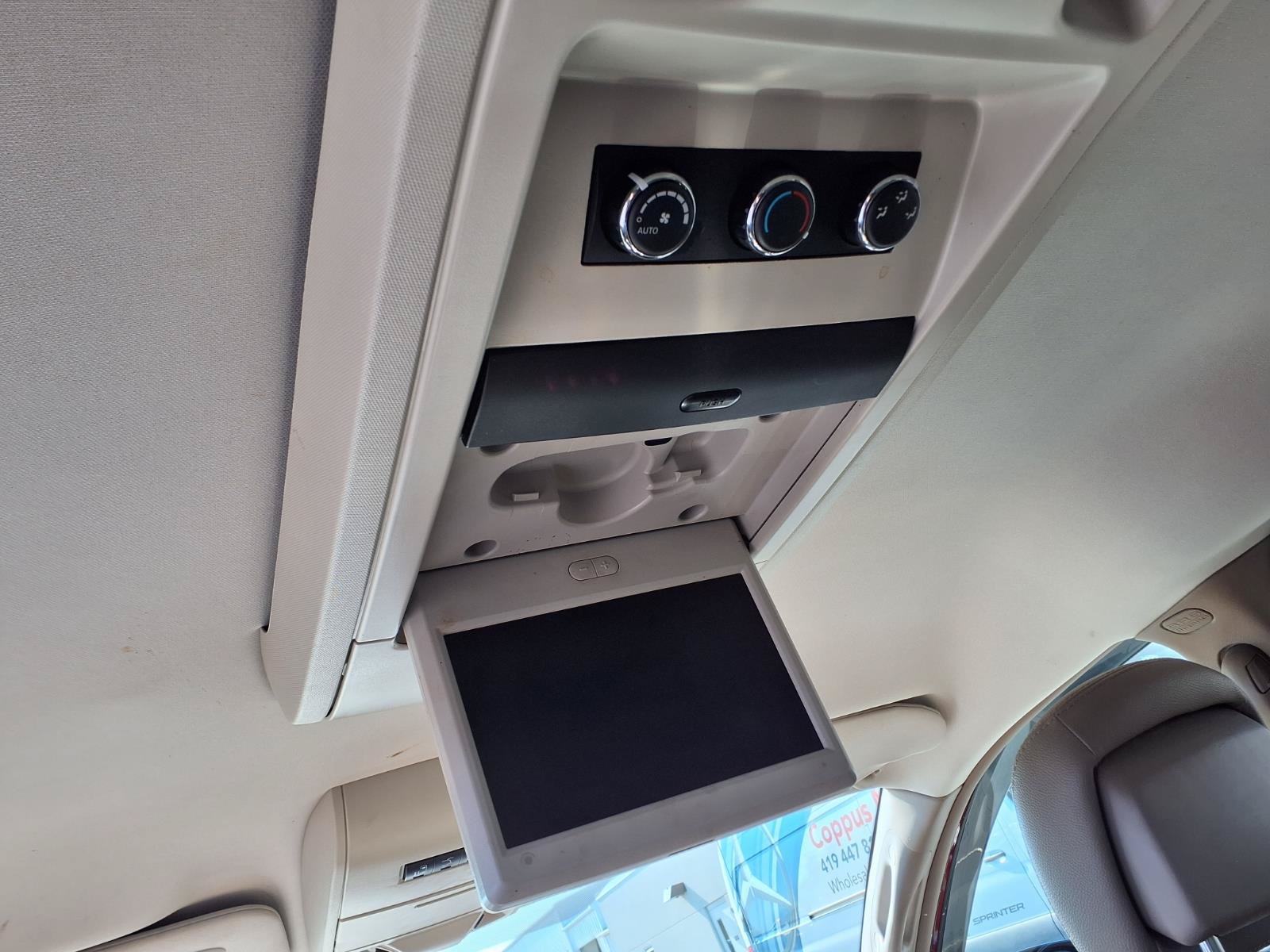Used 2014 Chrysler Town & Country Touring FWD image 15