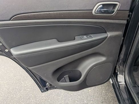 Used 2018 Jeep Grand Cherokee Altitude image 28