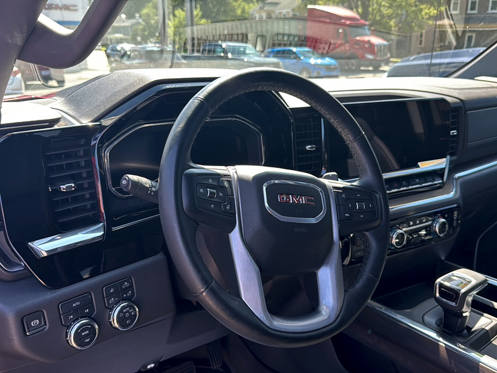 Used 2024 GMC Sierra 1500 SLT w/ SLT Premium Plus Package AWD/4WD image 9