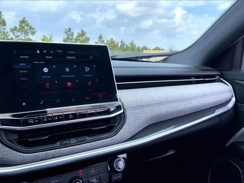 Used 2024 Jeep Compass Latitude image 35