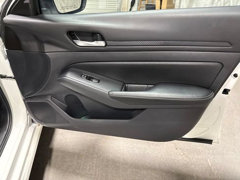 Used 2025 Nissan Altima 2.5 SV FWD image 10