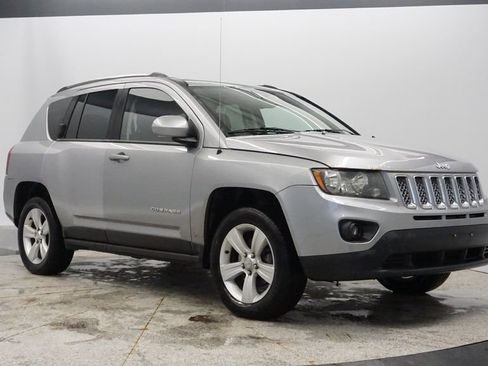 Used 2014 Jeep Compass Latitude w/ Sun/Sound Group image 9
