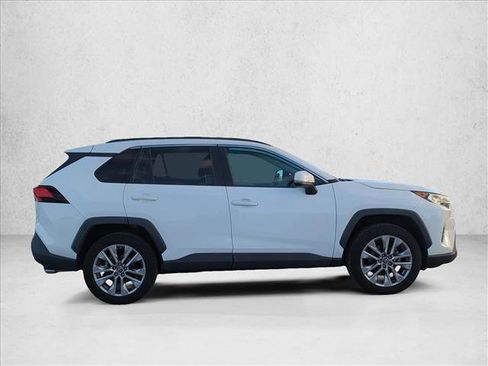 Used 2019 Toyota RAV4 XLE Premium image 4