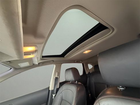 Used 2013 Nissan Rogue SL image 16